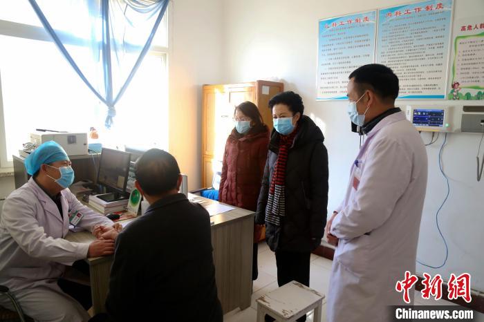 全國政協(xié)委員戴秀英：村醫(yī)越來越少，出路在哪？