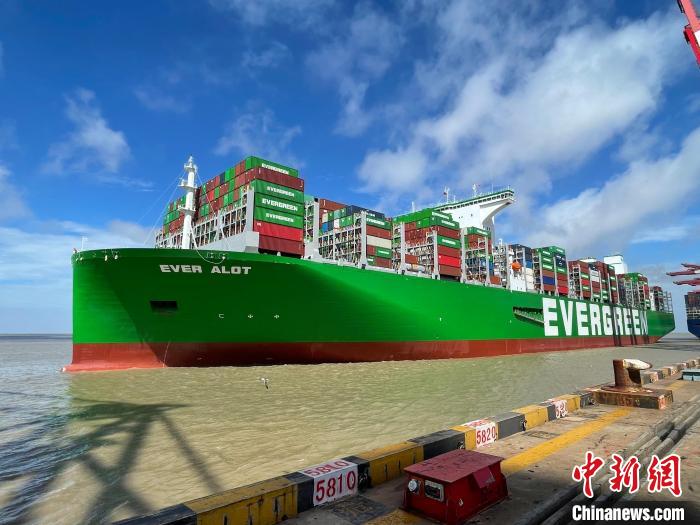 單船運(yùn)能“天花板”不斷打破上?？诎丁按蟠?jīng)濟(jì)”方興未艾