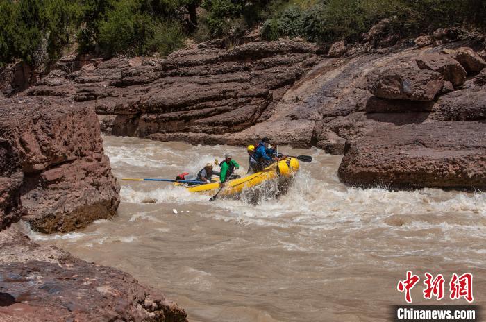 圖為瀾滄江生態(tài)漂流?！憸娼雌饔邢薰竟﹫D
