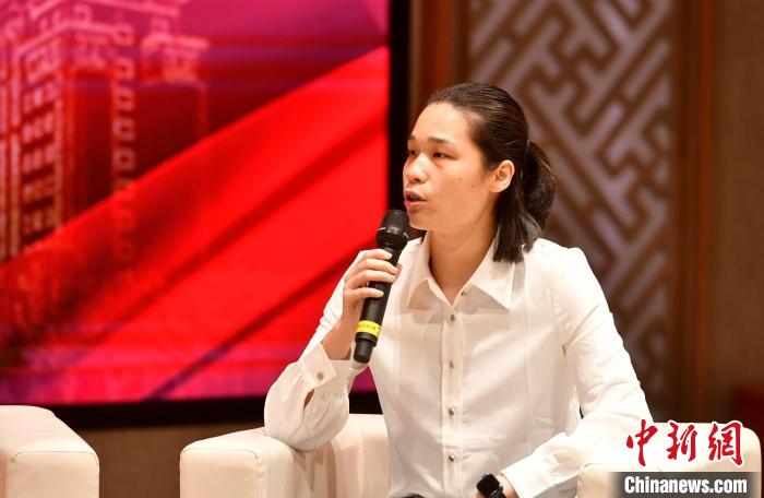 圖為林莉在福建師范大學(xué)分享會上發(fā)言?！蚊?攝