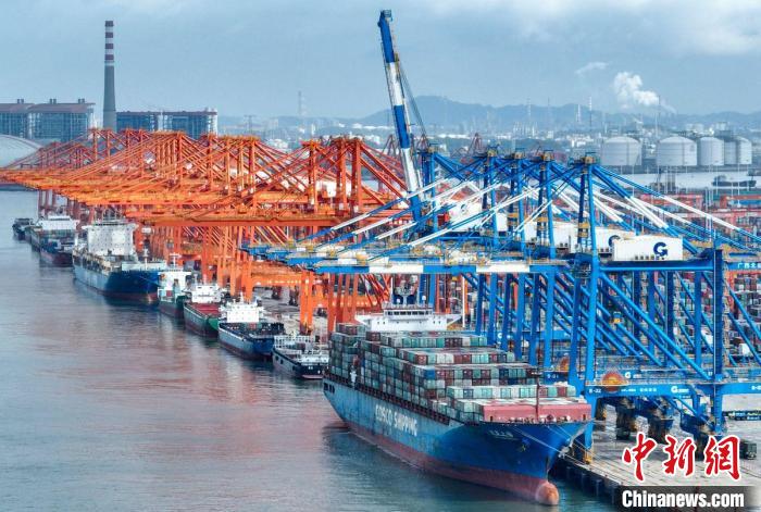 圖為北部灣港欽州自動(dòng)化集裝箱碼頭?！“綆洸?攝