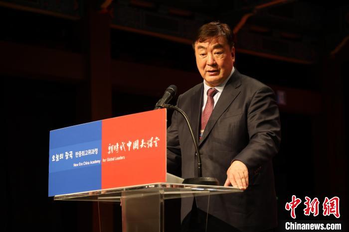 中國(guó)駐韓國(guó)大使邢海明致辭。　中國(guó)駐韓國(guó)大使館供圖