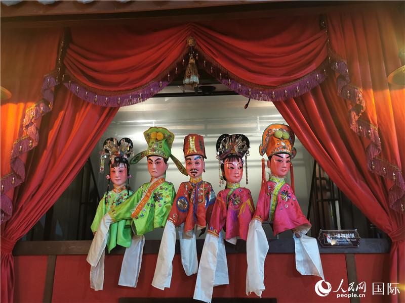 3D公仔戲臺(tái)。人民網(wǎng)記者 符園園攝