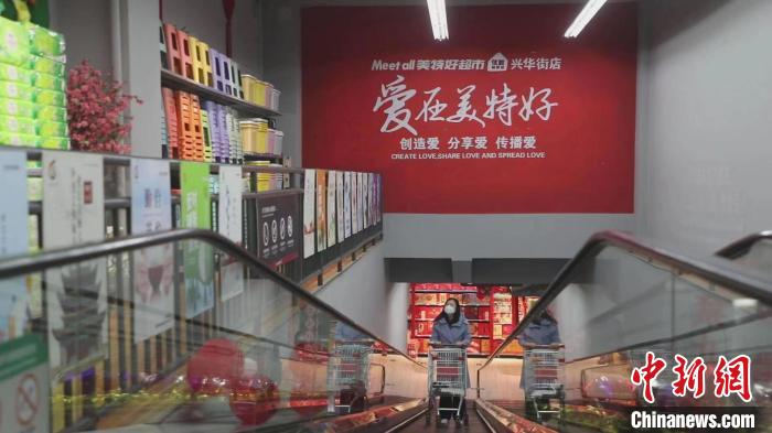 美特好從一家不足百平方米小店，一路發(fā)展成華北零售業(yè)領(lǐng)軍企業(yè)、中國百強商業(yè)連鎖集團、中國零售500強?！∠蛏?攝