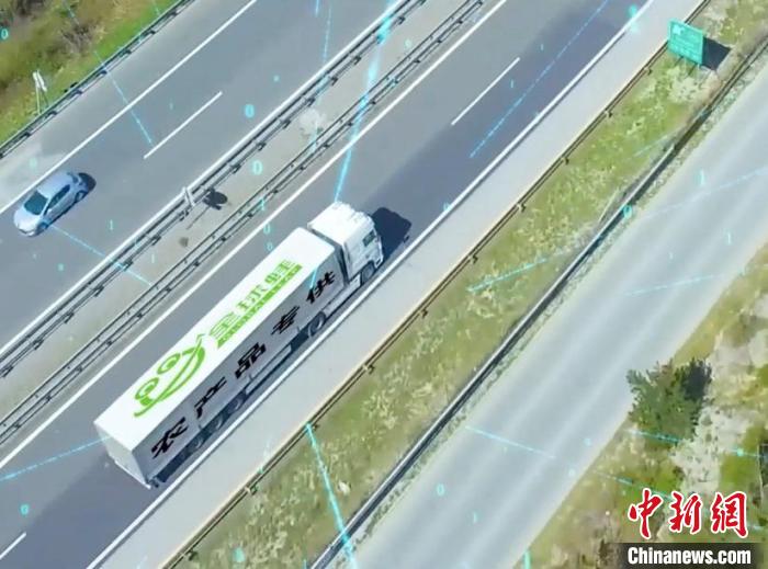 線上一鍵下單，實體門店本地配送，實現(xiàn)“即買即送”，“即時零售”將訂單在電商平臺、實體門店連接在一起?！∶捞睾眉瘓F供圖