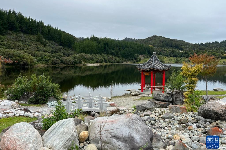 這是4月29日拍攝的新西蘭羅斯華人淘金紀念公園一角。新華社發(fā)(沃爾特 攝)