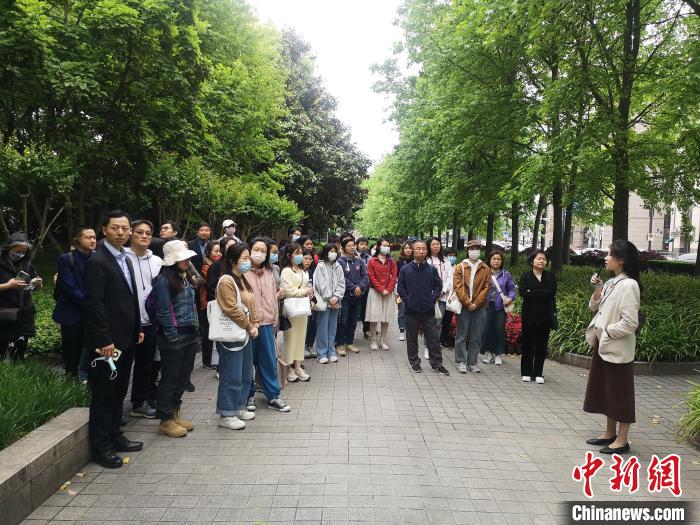 活動現(xiàn)場?！》队畋?攝