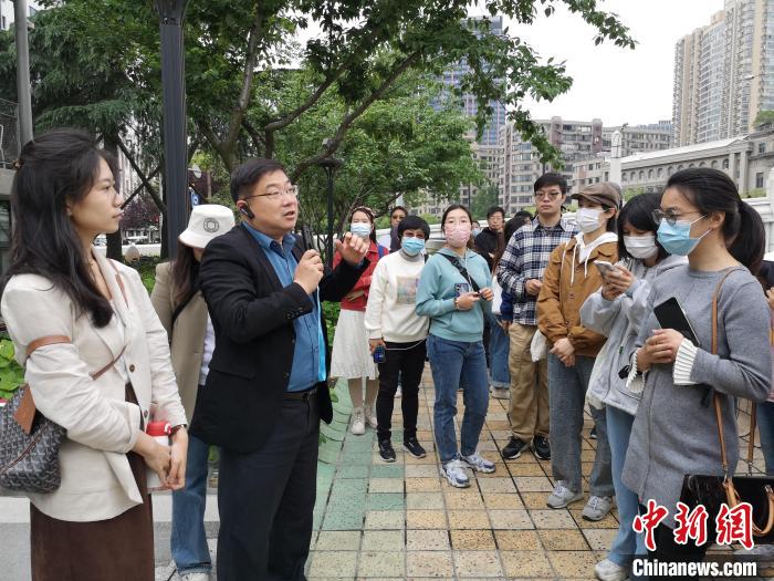 活動現(xiàn)場?！》队畋?攝