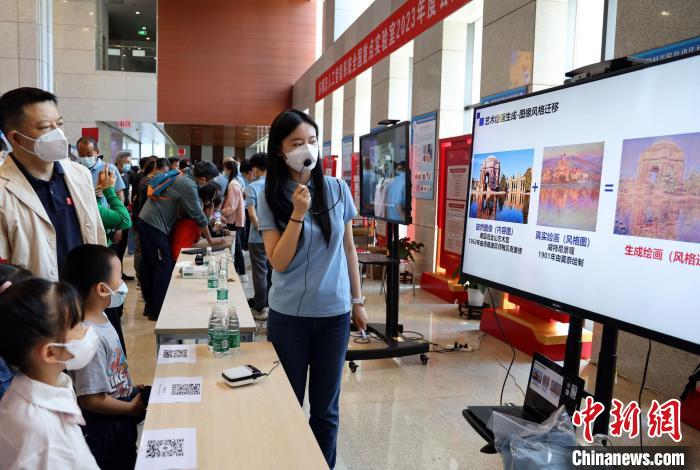 中科院自動化所“自動化之光”公眾科學(xué)日活動現(xiàn)場?！≈锌圃鹤詣踊?供圖