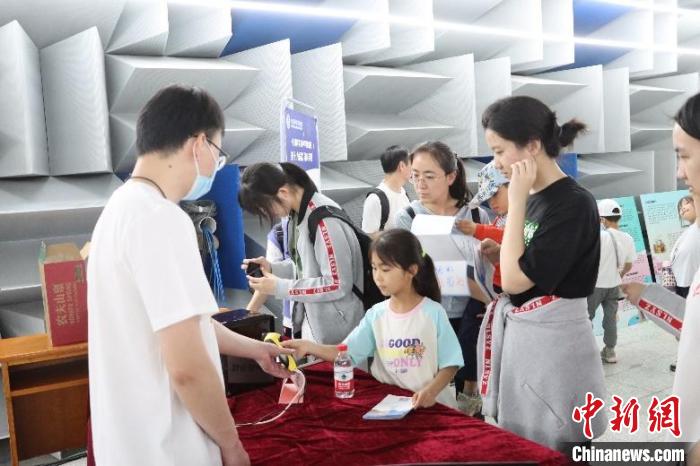 中科院聲學(xué)所公眾科學(xué)日活動現(xiàn)場?！≈锌圃郝晫W(xué)所 供圖