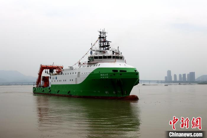 圖為“探索二號”科考船。　吳丹紅 攝