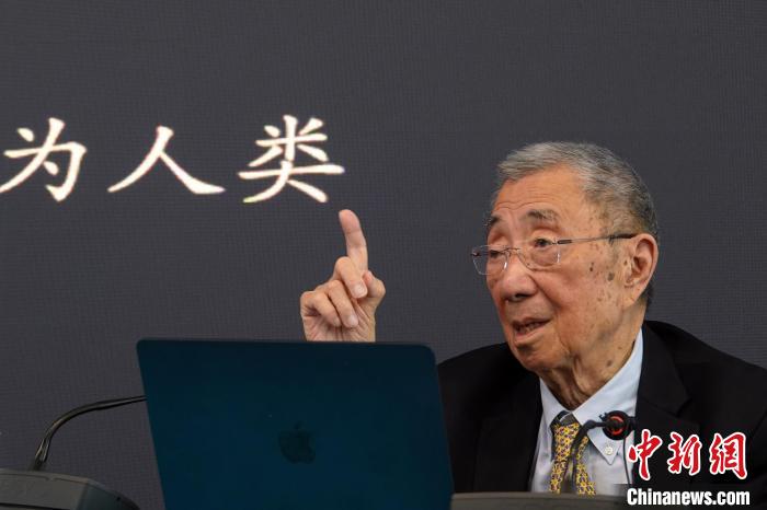 高能論壇上，丁肇中先生與現(xiàn)場聽眾交流?！?lt;a target='_blank' href='/'><p  align=