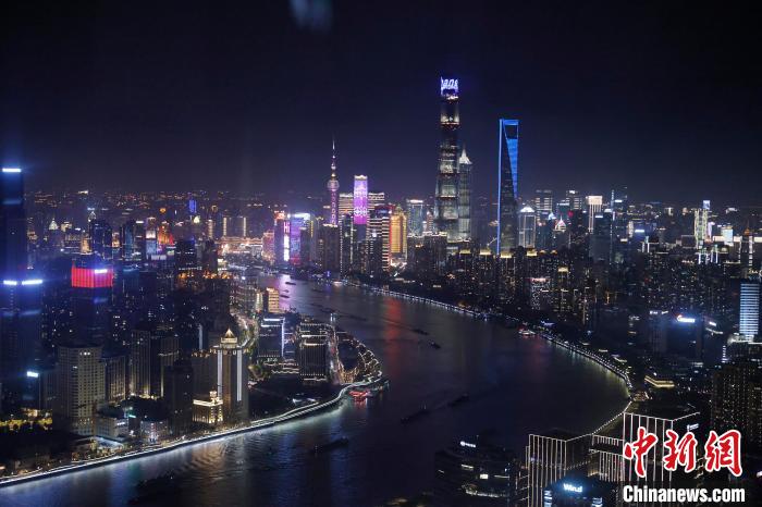 6月3日晚，鳥瞰上海黃浦江兩岸城市夜景?！∫罅⑶?攝