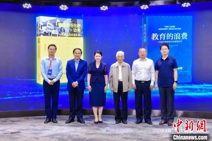 數(shù)智時(shí)代教育面臨怎樣的新機(jī)遇？專家：積極挖潛創(chuàng)新、謹(jǐn)慎應(yīng)對(duì)挑戰(zhàn)