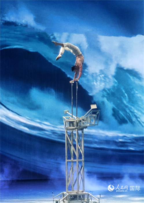 吳橋雜技大世界中的雜技演出。人民網(wǎng) 趙昭攝