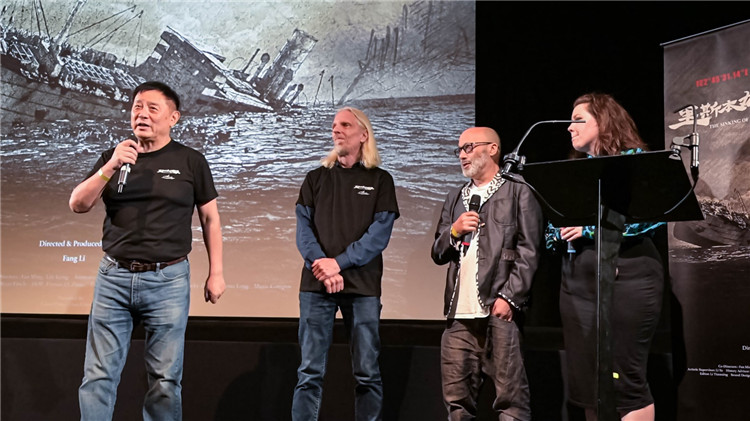 導(dǎo)演方勵以及團(tuán)隊(duì)成員分享體會。郭錦標(biāo)攝