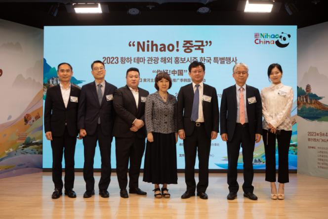 1.“你好！中國(guó)”2023黃河主題旅游海外推廣季韓國(guó)專(zhuān)場(chǎng)活動(dòng)5日在首爾舉行，圖為現(xiàn)場(chǎng)嘉賓合影。中國(guó)駐首爾旅游辦事處供圖