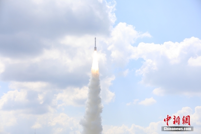 北京時(shí)間 2023年9月10日12時(shí)30分，中國(guó)在太原衛(wèi)星發(fā)射中心使用長(zhǎng)征六號(hào)改運(yùn)載火箭，成功將遙感四十號(hào)衛(wèi)星發(fā)射升空，衛(wèi)星順利進(jìn)入預(yù)定軌道，發(fā)射任務(wù)獲得圓滿成功。該衛(wèi)星主要用于開展電磁環(huán)境探測(cè)及相關(guān)技術(shù)試驗(yàn)。此次任務(wù)是長(zhǎng)征系列運(yùn)載火箭第487次飛行。王曉虎 攝