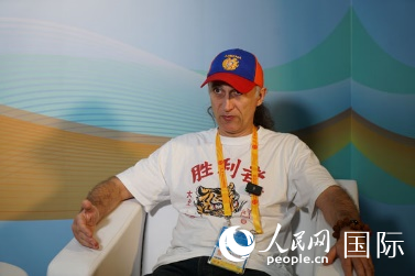 亞美尼亞新聞通訊社記者帕魯伊爾在“一帶一路”高峰論壇新聞中心接受人民網(wǎng)專訪。 人民網(wǎng) 褚夢琦 攝