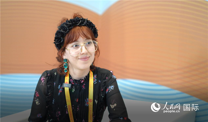 烏拉圭《共和國報(bào)》記者瓦倫蒂娜·加西亞接受人民網(wǎng)記者采訪。人民網(wǎng)記者 王天樂攝