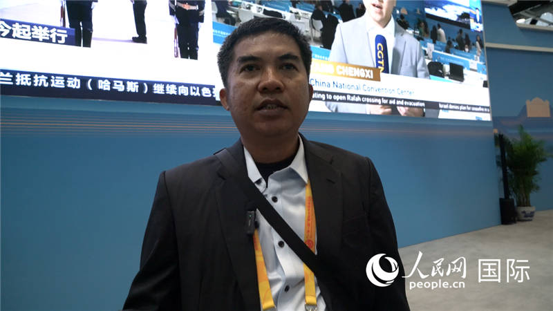 印尼《辛加朗綜合日報(bào)》記者班邦·蘇利斯提奧（Bambang Sulistio）與記者交談。人民網(wǎng) 楊春燕攝