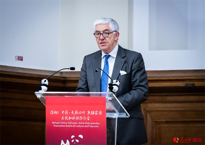 英中商業(yè)發(fā)展中心主席約翰·麥克萊恩致辭。人民網(wǎng) 郭錦標(biāo)攝