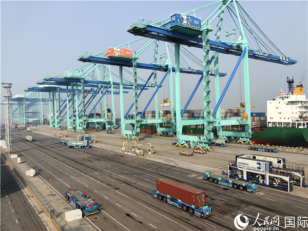 天津港北疆港區(qū)C段智能化集裝箱碼頭。人民網(wǎng)記者 符園園攝