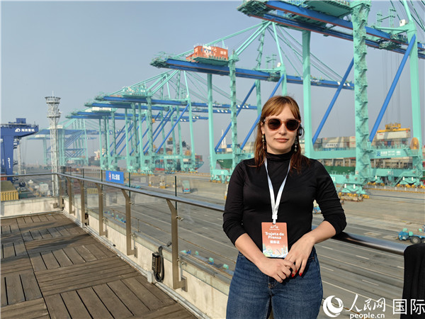 阿根廷公共電視臺記者萊蒂西亞接受采訪。人民網(wǎng)記者 符園園攝