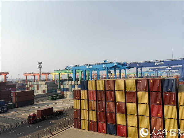 天津港北疆港區(qū)C段智能化集裝箱碼頭。人民網(wǎng)記者 符園園攝