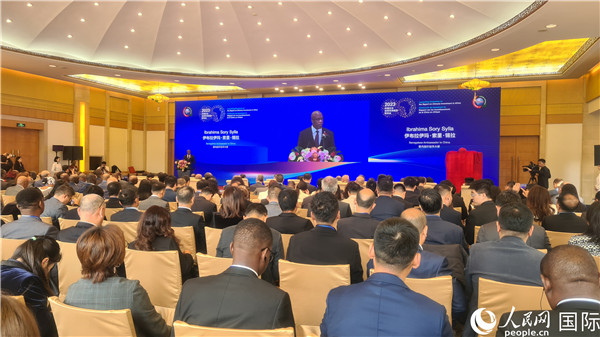 塞內(nèi)加爾駐華大使致辭。人民網(wǎng)記者 萬(wàn)宇攝