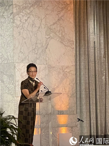 方李邦琴在頒獎臺上。人民網(wǎng)記者 鄧圩攝