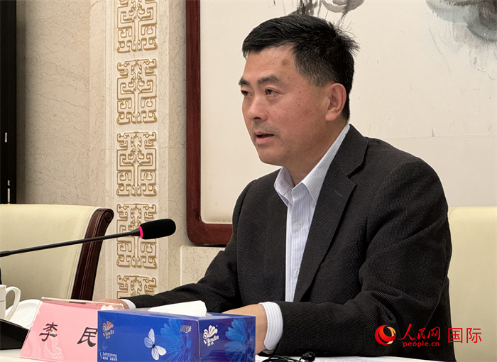 10月31日，歐美同學(xué)會(huì)秘書(shū)長(zhǎng)李民在第五屆中法文化論壇媒體吹風(fēng)會(huì)上講話(huà)。（人民網(wǎng) 謝瑩攝）