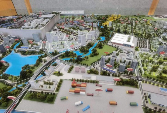 　　清水塘新能源裝備產(chǎn)業(yè)新城沙盤模型。本報(bào)記者 常雯宜攝