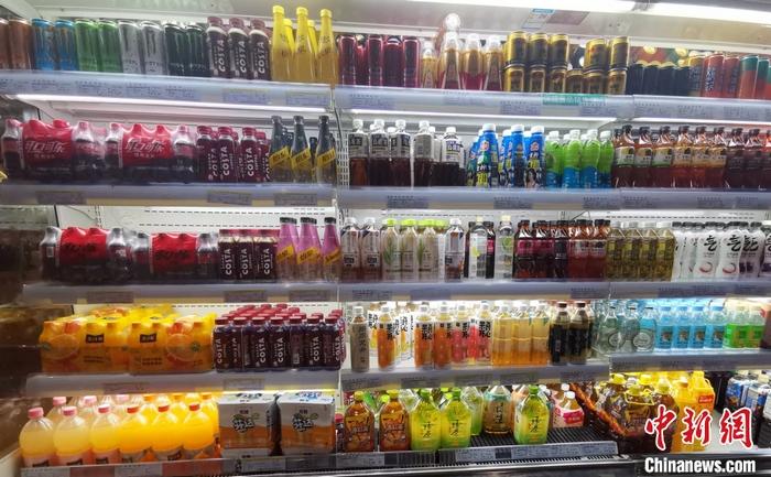 某超市的飲料區(qū)。 <a target='_blank' href='/' ><p  align=