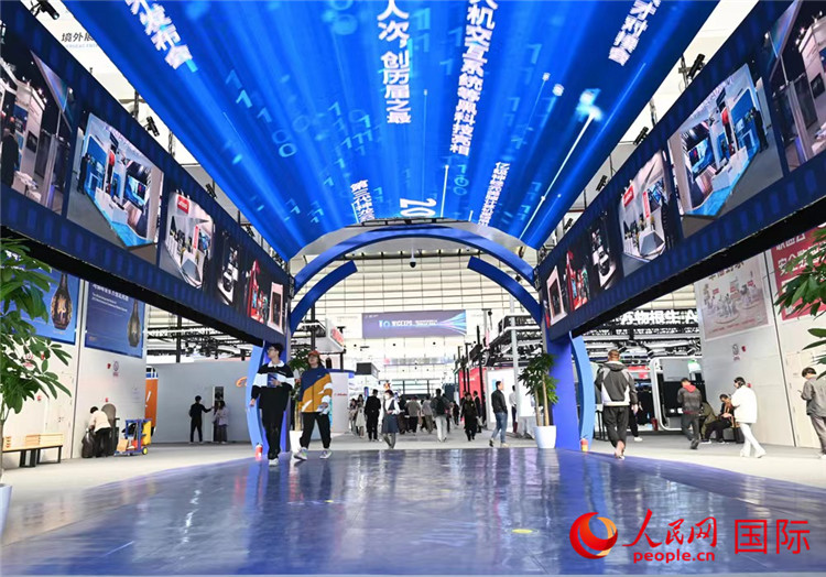 11月7日上午，2023年世界互聯(lián)網(wǎng)大會“互聯(lián)網(wǎng)之光”博覽會在浙江烏鎮(zhèn)開幕。人民網(wǎng)記者 葉賓得攝