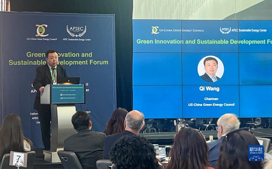 11月13日，美中綠色能源促進(jìn)會(huì)會(huì)長(zhǎng)王麒在舊金山舉行的“綠色創(chuàng)新與可持續(xù)發(fā)展論壇”上發(fā)言。新華社記者 譚晶晶 攝