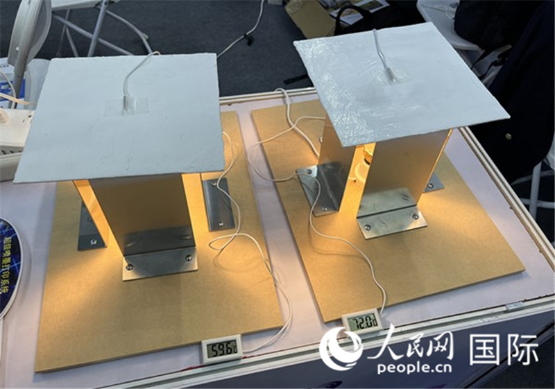 氣凝膠隔熱材料應(yīng)用效果展示。（人民網(wǎng)記者 陳思攝）