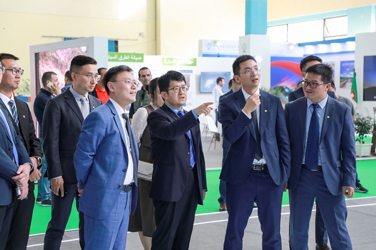 中國駐阿爾及利亞大使李?。ㄓ胰┮暡熘袊ㄖ刮? 中國建筑供圖