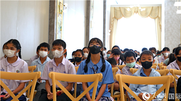 圖為獎助學金頒發(fā)現(xiàn)場。人民網(wǎng)記者 白元琪攝