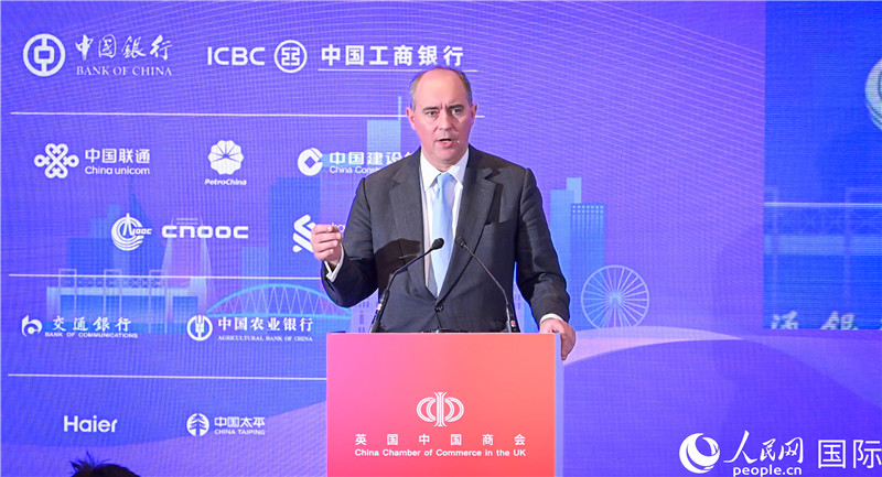 英國(guó)商業(yè)貿(mào)易部國(guó)務(wù)大臣（投資大臣）多米尼克·約翰遜與會(huì)。人民網(wǎng) 郭錦標(biāo)攝