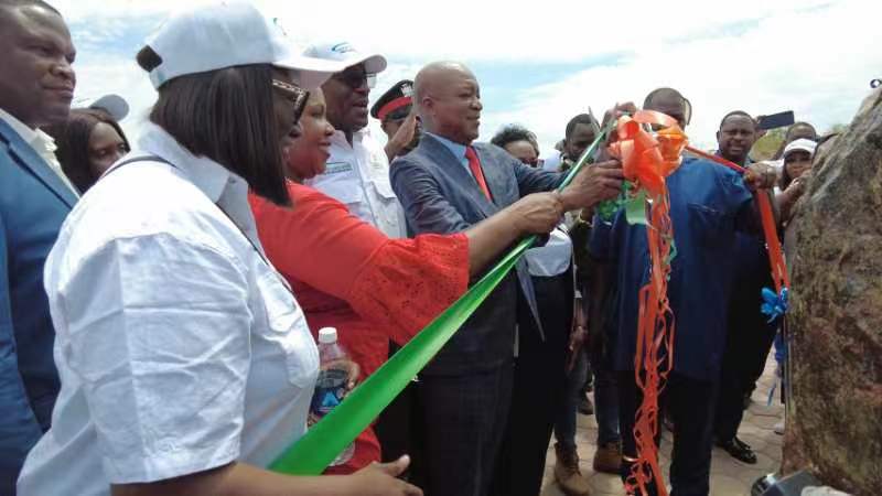 嘉賓為學(xué)校剪彩。主辦方供圖