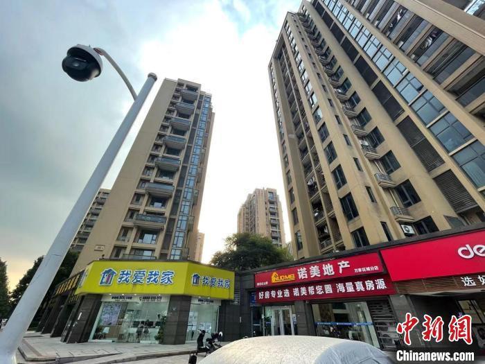 多家房地產(chǎn)中介。 蘇婷 攝