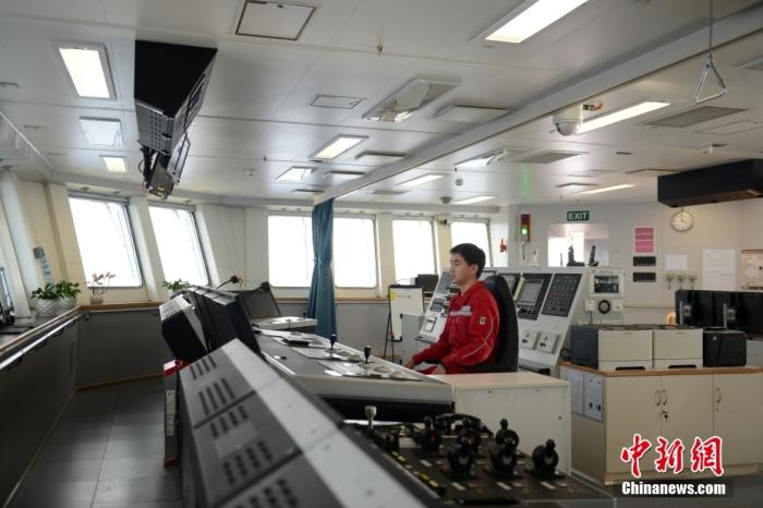 海上鉆井平臺中控室。<a target='_blank' href='/' _fcksavedurl='/' ><p  align=