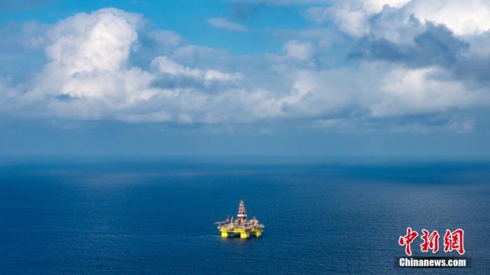 遠(yuǎn)眺中國海油982鉆井平臺。<a target='_blank' href='/' _fcksavedurl='/' ><p  align=