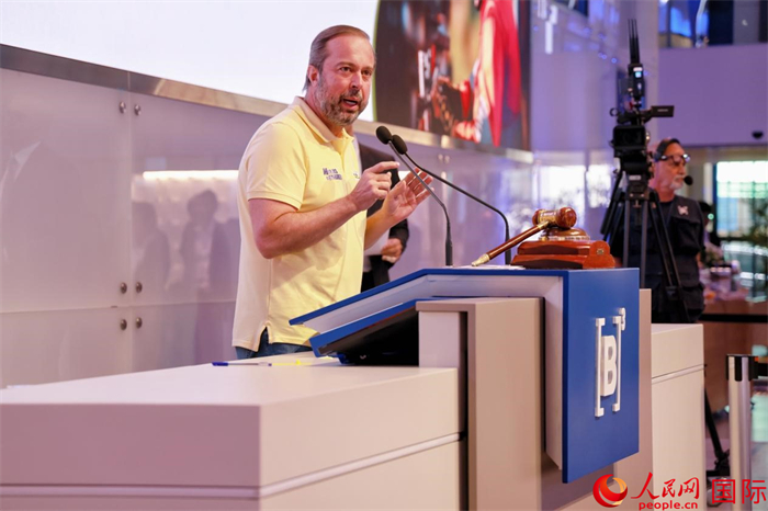 巴西礦產(chǎn)和能源部部長亞歷山大·西爾維拉發(fā)表致辭。人民網(wǎng)記者 宋亦然攝