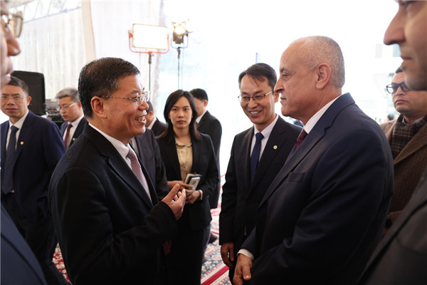 李永明同埃及住房部副部長會談交流。主辦方供圖