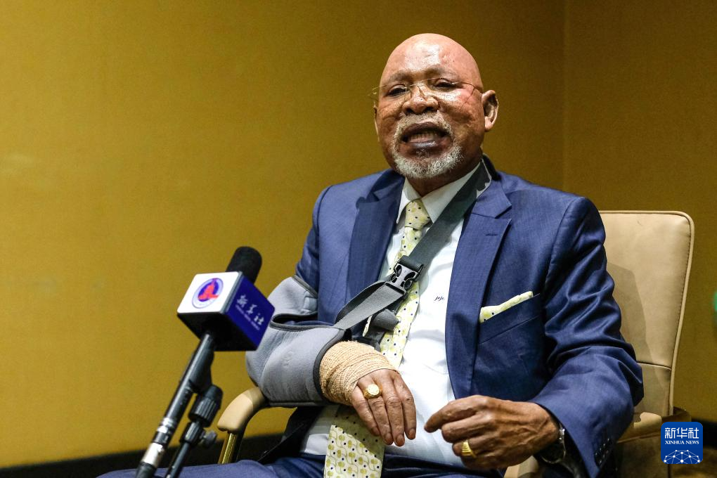 1月15日，烏干達(dá)外長(zhǎng)奧東戈在坎帕拉舉行的不結(jié)盟運(yùn)動(dòng)第19次峰會(huì)高級(jí)別官員會(huì)議期間接受新華社記者專訪。新華社發(fā)（阿佳拉·納瓦達(dá)攝）