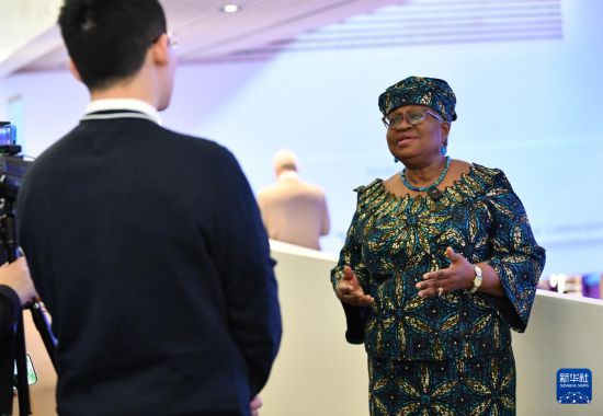 1月18日，世界貿(mào)易組織總干事伊維拉在瑞士達(dá)沃斯舉行的世界經(jīng)濟(jì)論壇2024年年會(huì)期間接受新華社記者專訪。新華社記者 連漪 攝