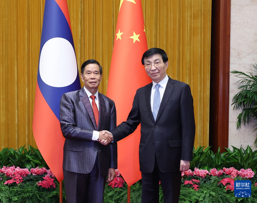 1月22日，中共中央政治局常委、全國政協(xié)主席王滬寧在北京會見老撾人民革命黨中央政治局委員、建國陣線中央委員會主席辛拉馮。新華社記者 王曄 攝