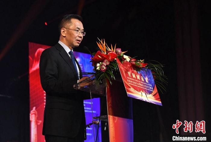 當?shù)貢r間1月16日晚，以“共同向未來”為題的慶祝中法建交60周年大型文藝晚會在巴黎舉辦。中國駐法國大使盧沙野出席晚會并致辭。 <a target='_blank' href='/' _fcksavedurl='/'><p  align=